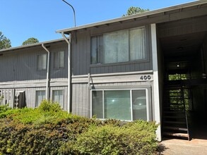 Building Photo - 400 Skyview Dr
