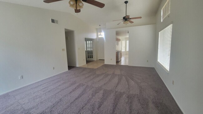 Foto del edificio - 921 Harvest Creek Rd