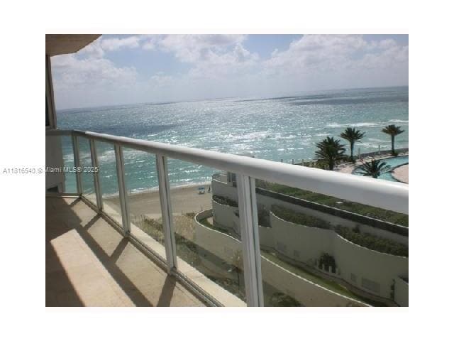 Building Photo - 17275 Collins Ave
