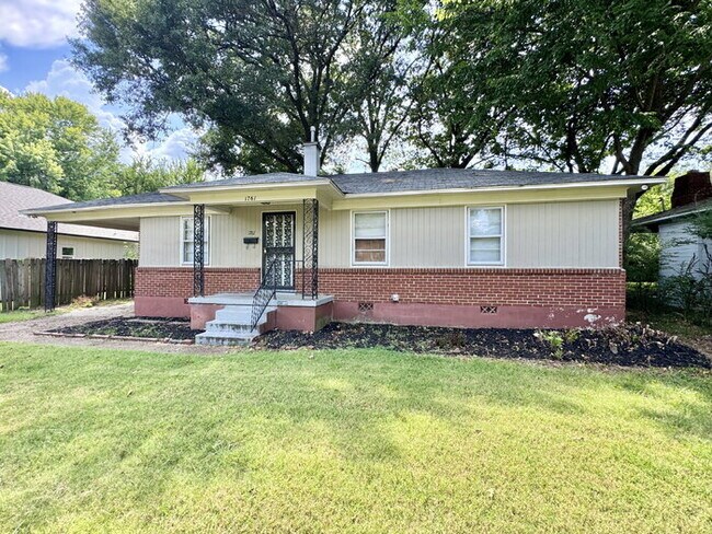 Foto del edificio - 1761 Cornelia Ln