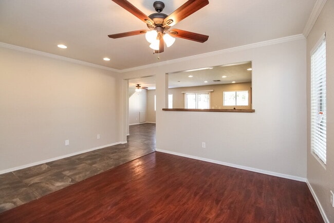 Building Photo - 1726 E Bradstock Way