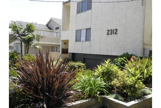 Building Photo - 2312 Vanderbilt Ln