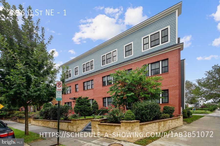 Primary Photo - Renovated Condo with parking included - Fi...