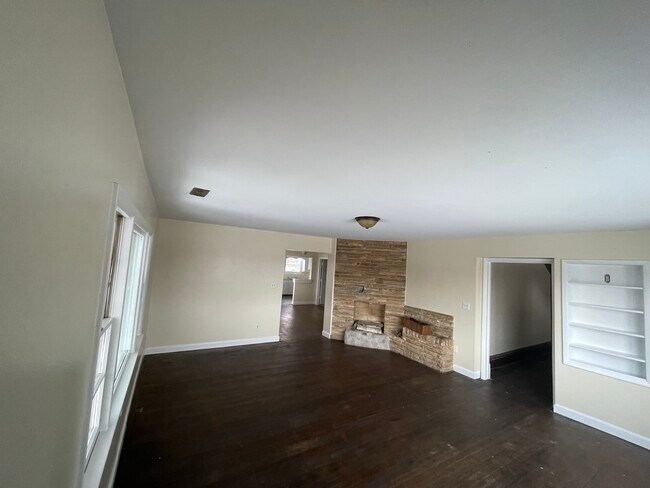 Family room - 203 E Lincoln Way