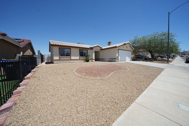 Foto del edificio - Showings Available NOW
