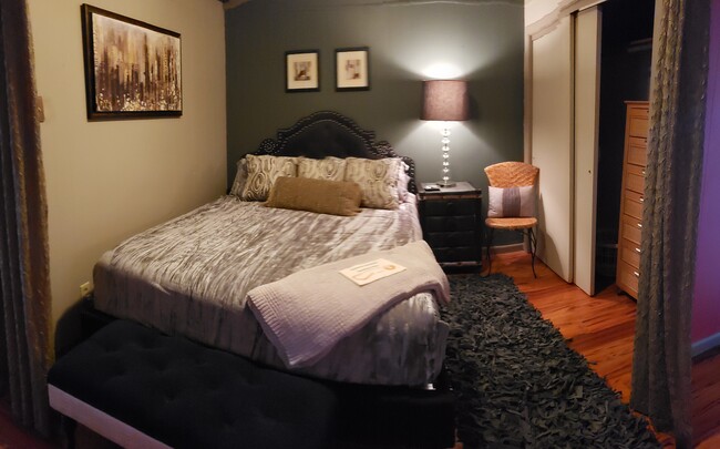 Cozy Sanitized Beds & bedding - 437 Broadway St