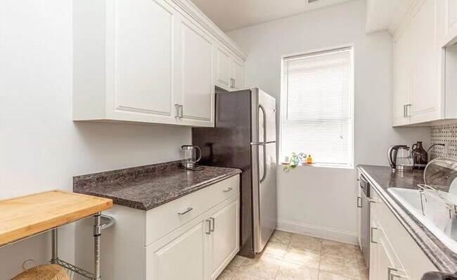 Building Photo - 324 N 27th St