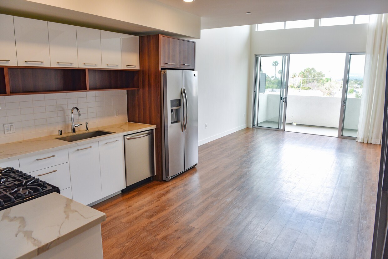 733 N Hudson Ave Unit 211, Los Angeles, CA 90038 Apartments in Los