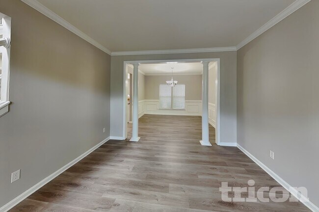 Foto del edificio - 1002 Hollingdale Ct