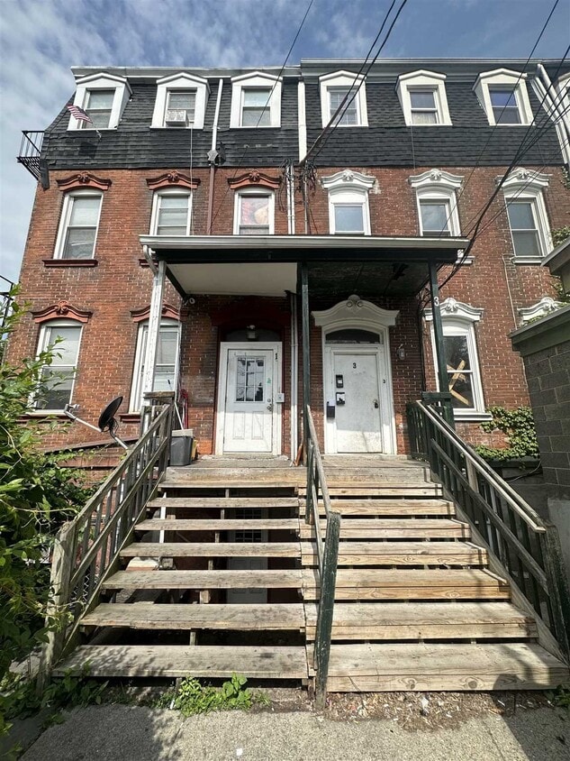 3 Fallkill Pl Unit 3, Poughkeepsie, NY 12601 Room for Rent in