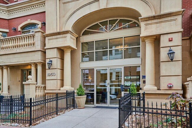 Foto del edificio - 2 br, 1 bath Condo - 1950 Logan Street 703
