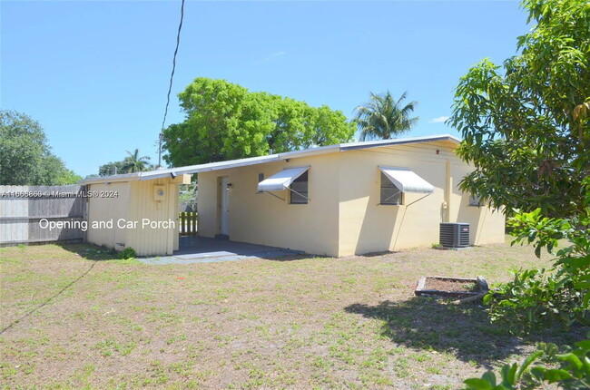 Building Photo - 5700 SW 38th St