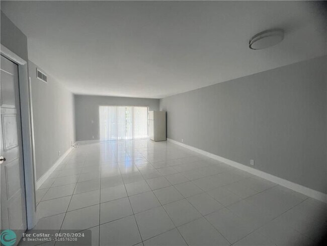 Building Photo - 16411 Blatt Blvd