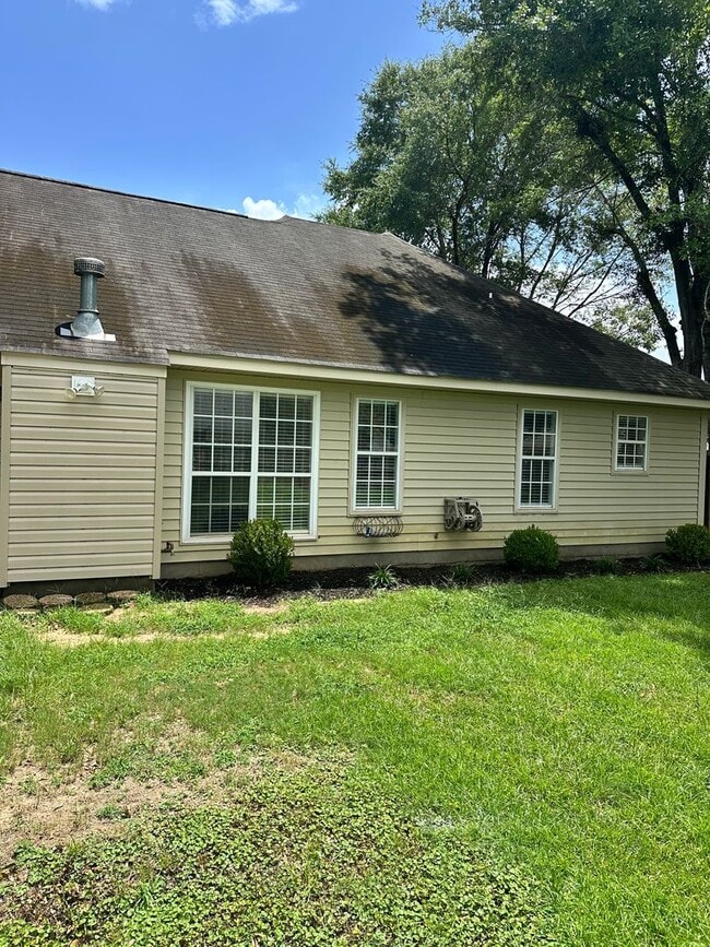 Building Photo - 201 Belton Dr