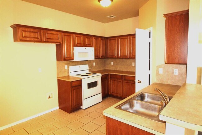 Building Photo - 4508 SE 77th St