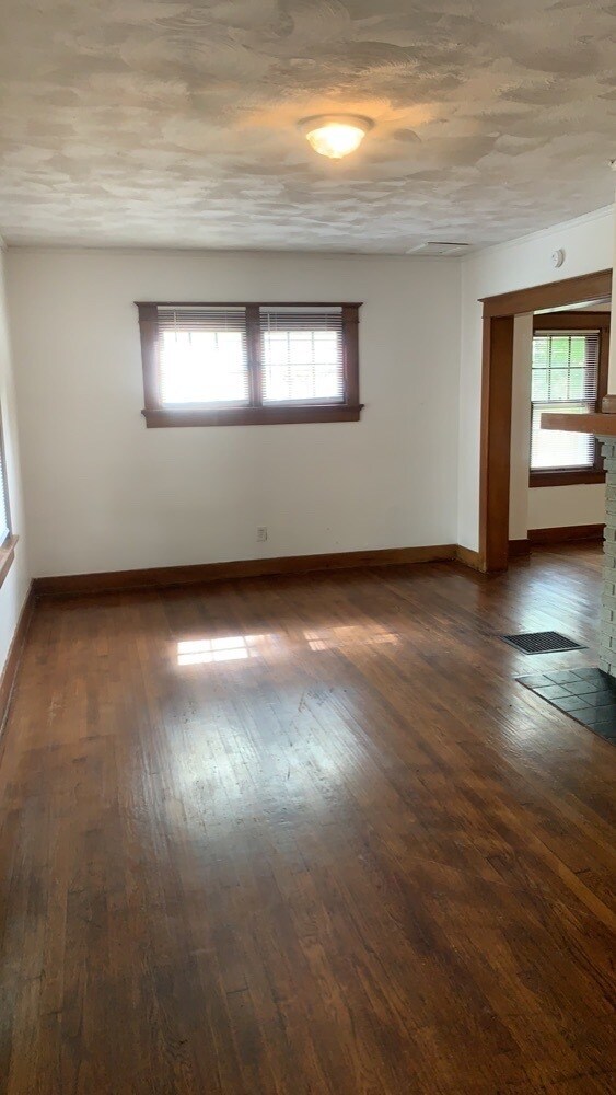 Foto del edificio - 166 W. Norman