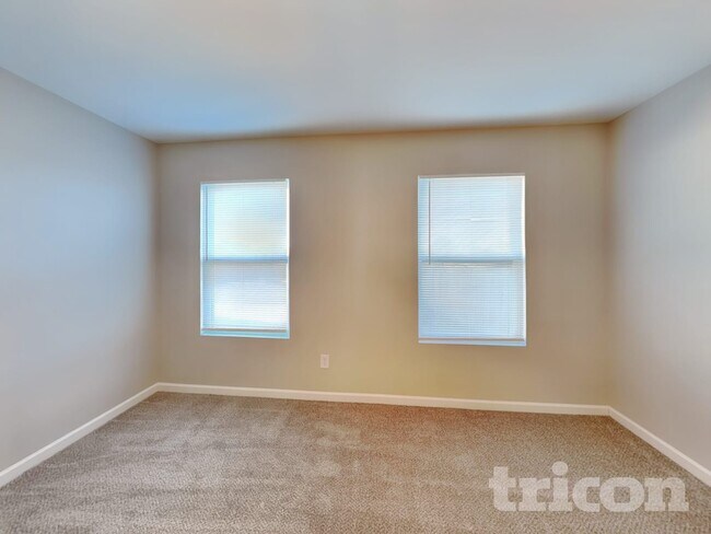 Building Photo - 4201 Broadstairs Dr SW