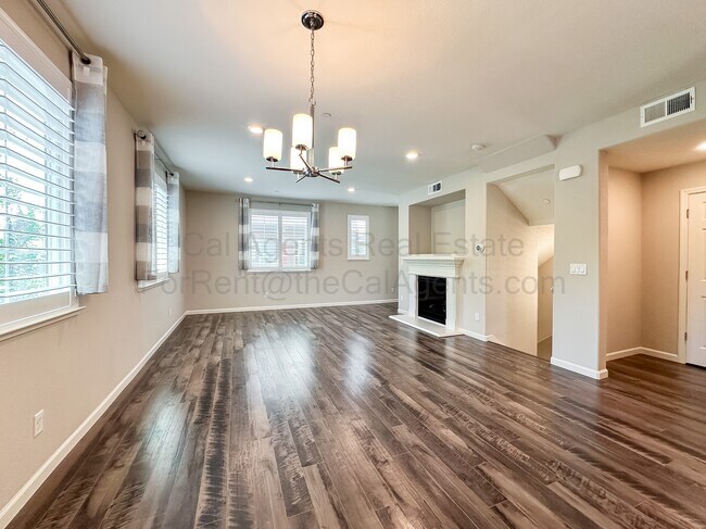 Foto del edificio - 3331 Rosenblatt St
