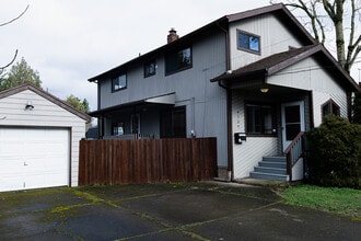 Building Photo - 6121 NE Hassalo St