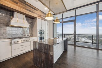 Building Photo - 9757 Katy Fwy