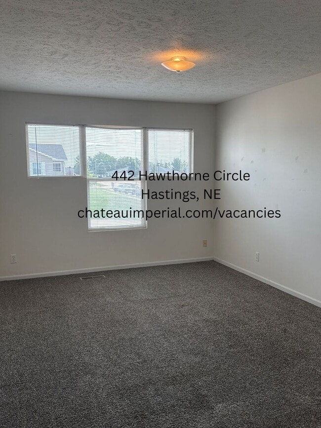 Building Photo - 434-446 Hawthorne Circle