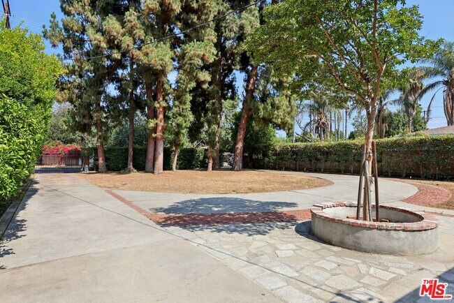 Building Photo - 6727 Orion Ave