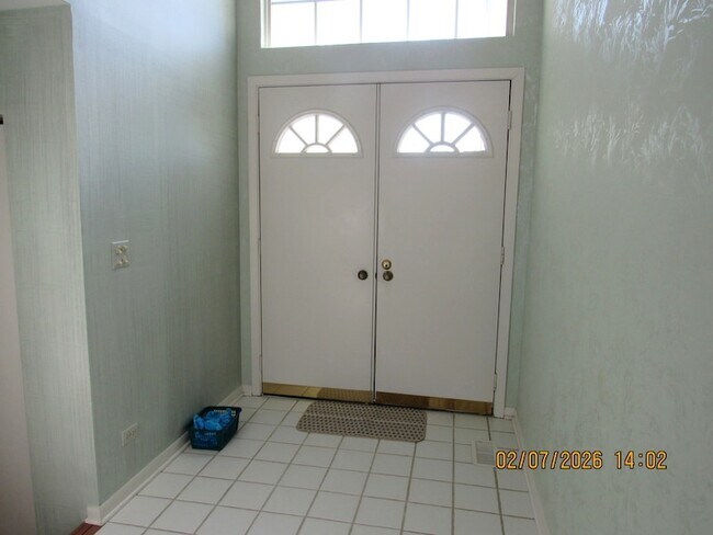 Foto del edificio - 718 Sturnbridge Ln