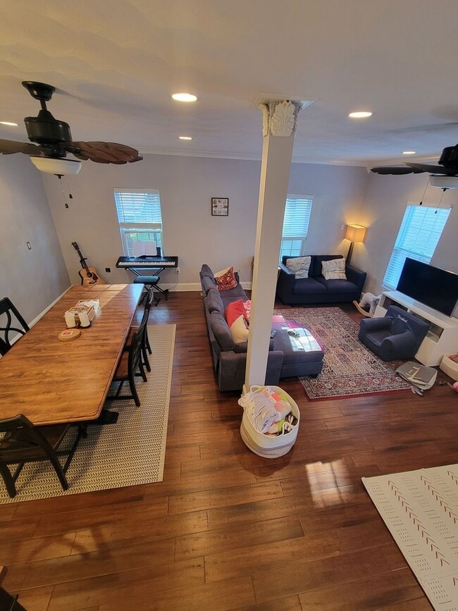 Building Photo - 4BR / 4BA Single-Family Home Near Norfolk ...