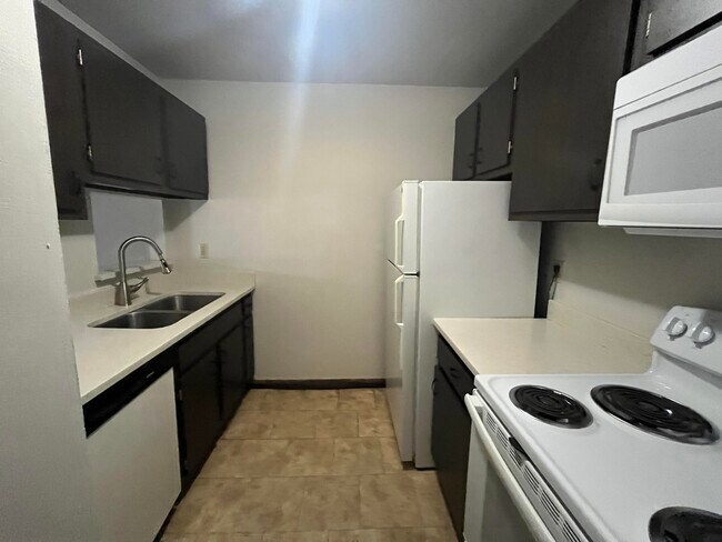 Foto del edificio - 6155 W Cold Spring Rd