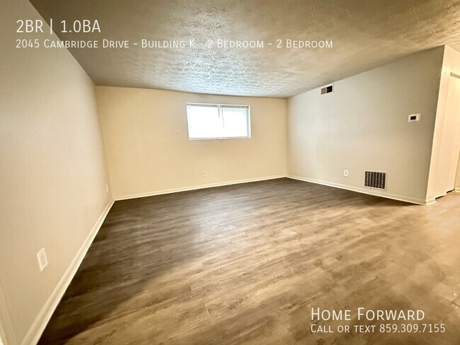 Foto del edificio - 2045 Cambridge Dr