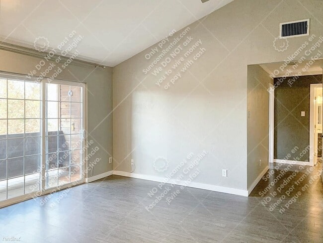 Building Photo - 2 br, 2 bath Townhome - 2508 W 12th St 306...
