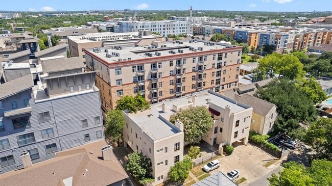 Building Photo - 712 Graham Pl