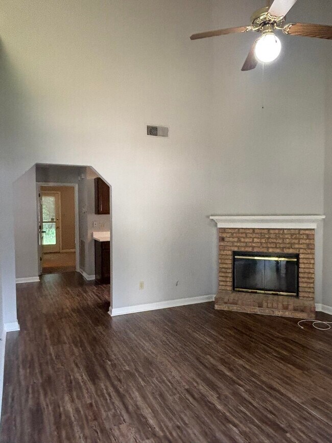 Building Photo - 2901 Richview Park Cir S