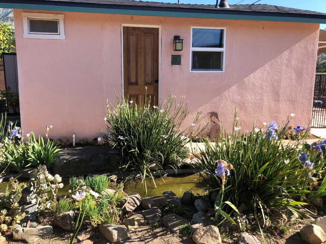 Entry Garden - 802 Mercer Ave