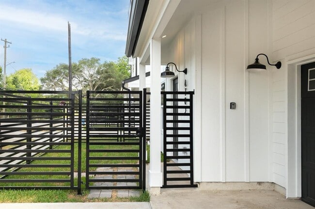 Pedestrian Entrance - 4705 Idaho St