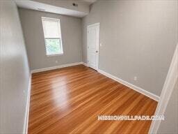 Foto del edificio - 301-305 Dudley St.