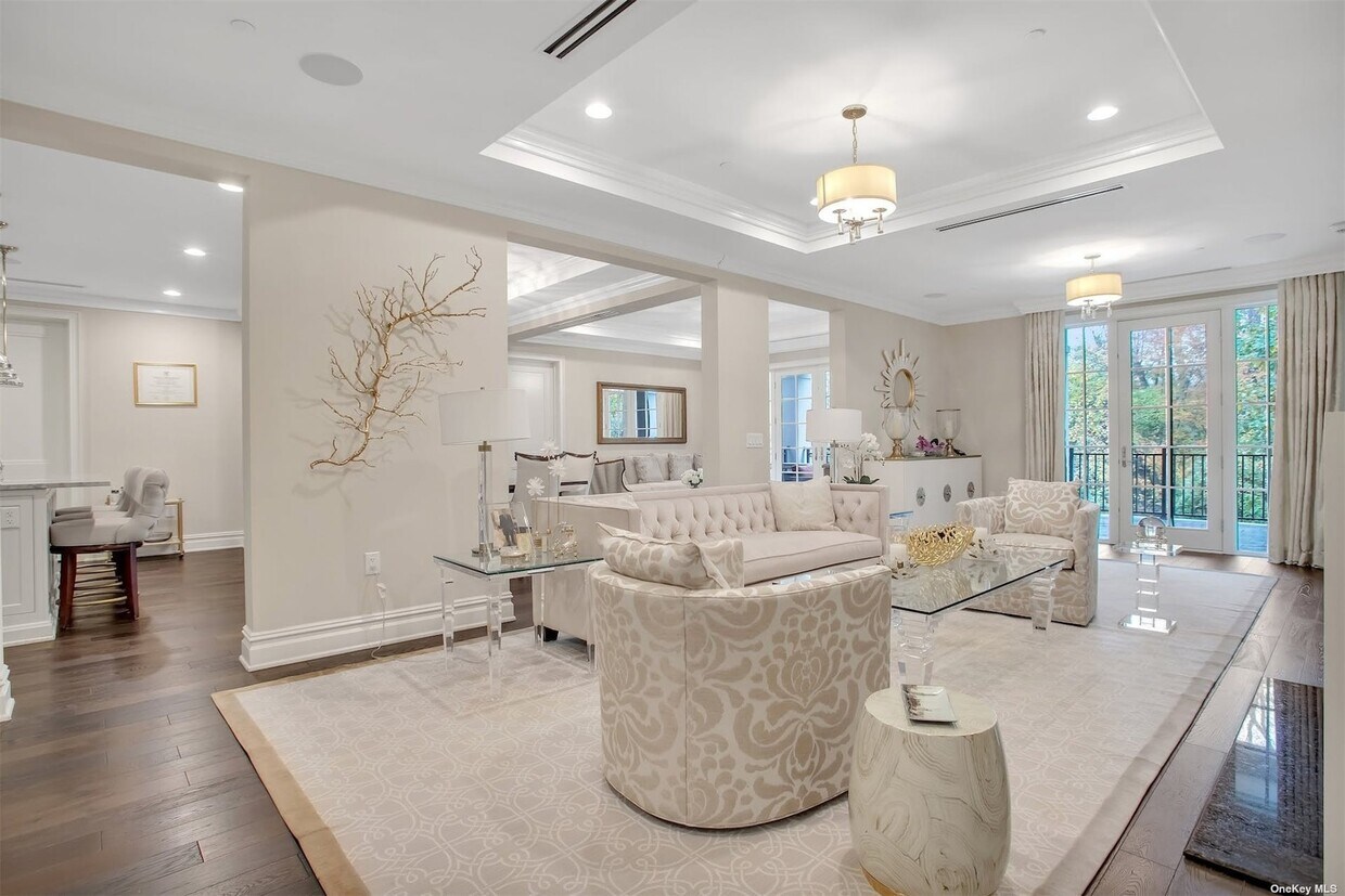 2000 Royal Ct Unit 2106, North Hills, NY 11040 Condo for Rent in