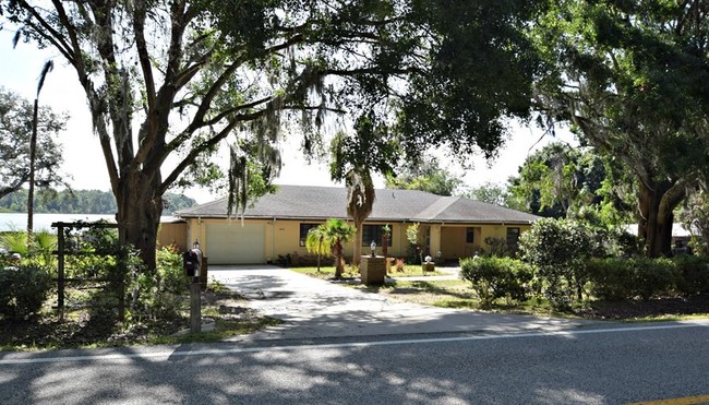 Foto del edificio - 6615 Lake Emma Rd