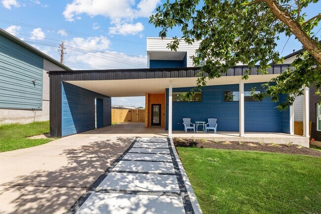 Building Photo - 5809 Toscana Ave