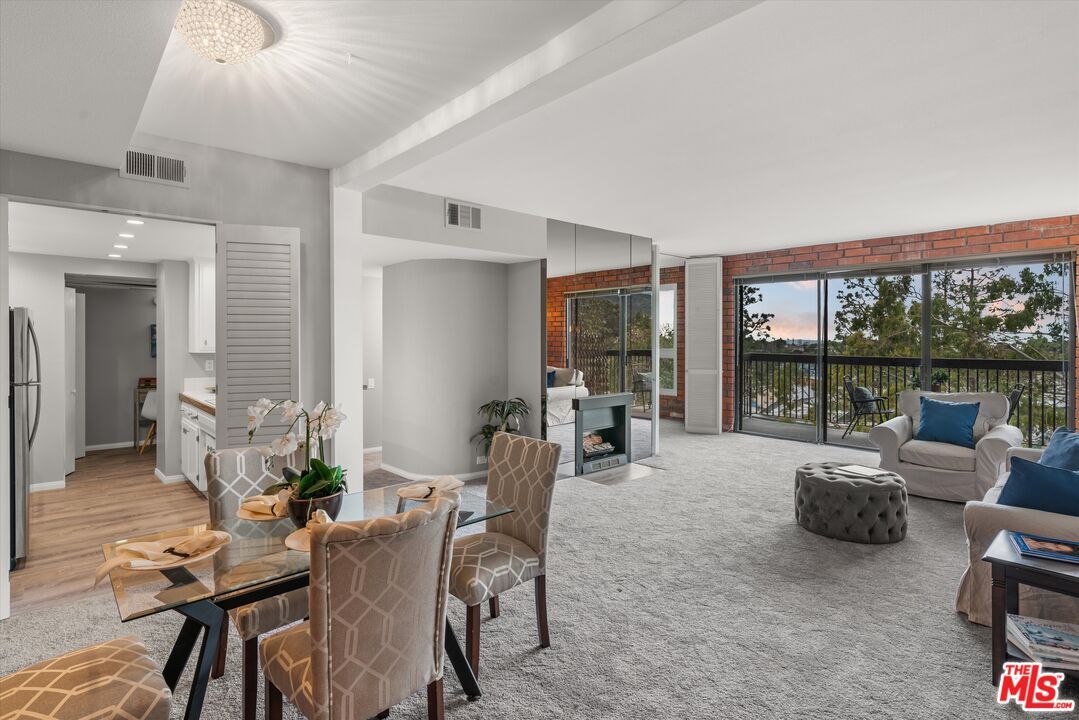Foto principal - 15515 Sunset Blvd