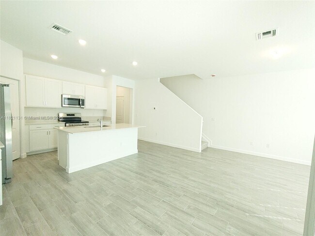 Foto del edificio - 4363 Hammock Grove Dr