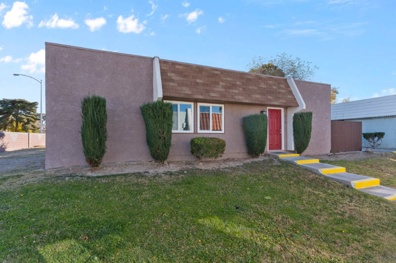 Primary Photo - 3616 Villa Knolls E Dr