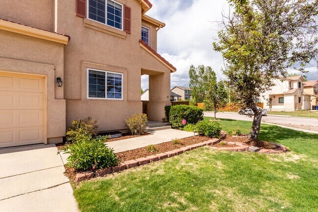 Building Photo - Bright & Beautiful Fairfax Home with Finished Basement!!