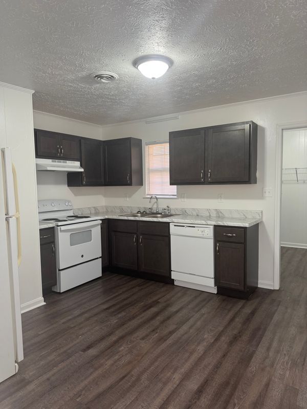 Foto del edificio - 3210 Brookside Dr NW