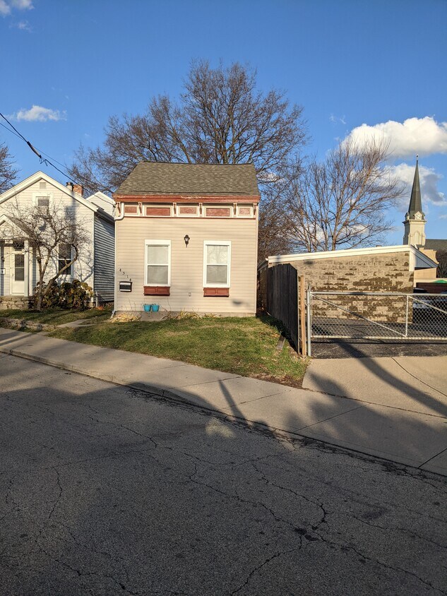 Foto principal - 4514 Lawrence St