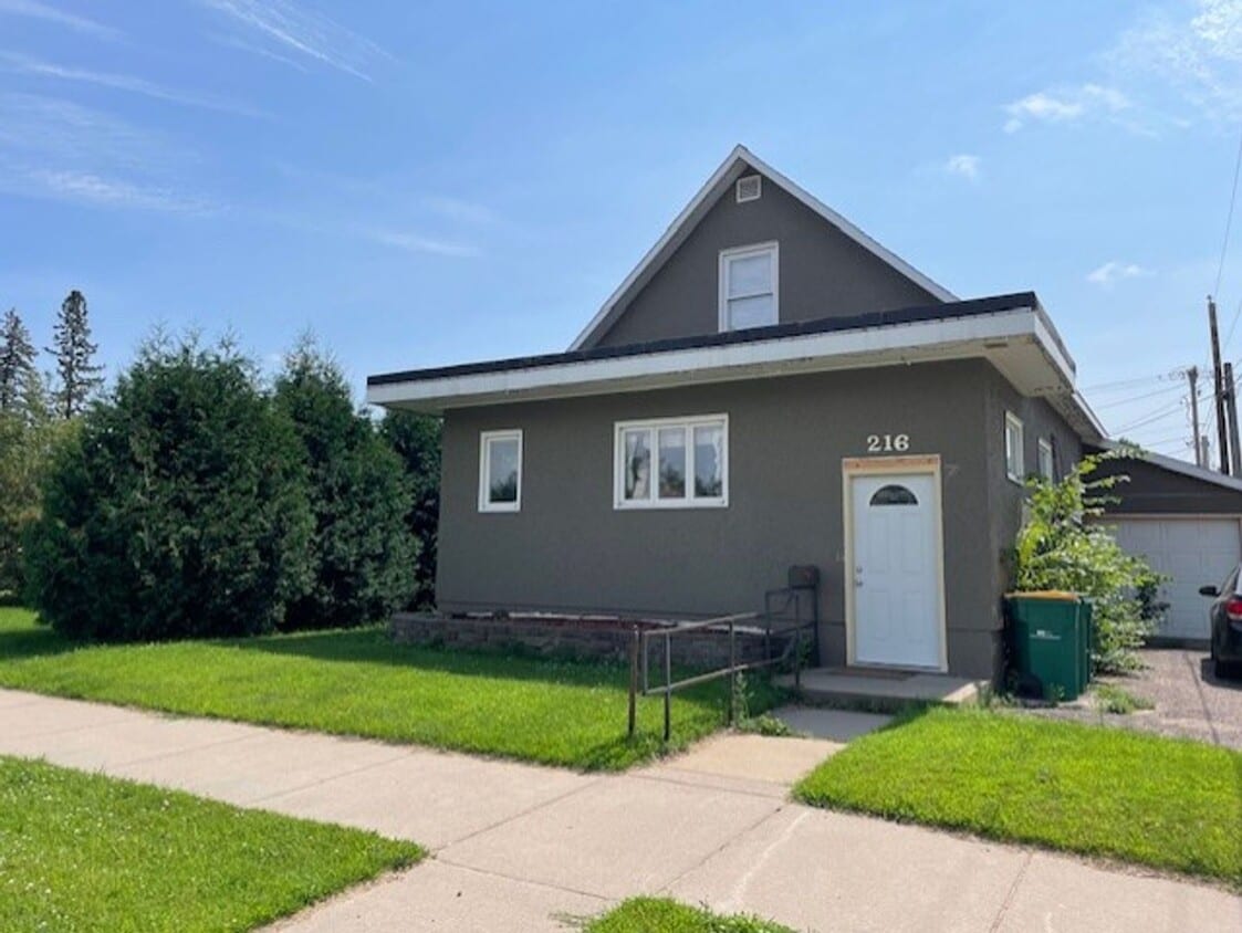 Primary Photo - 3BR, 1.5 Bath Single Family Home - Brainer...