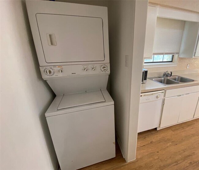 Foto del edificio - 301 Shady Grove Dr