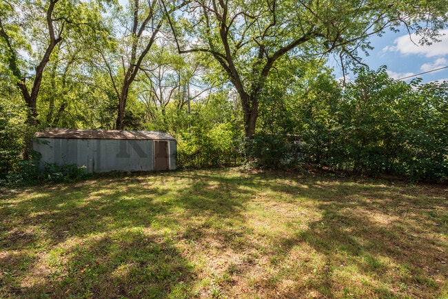 Building Photo - 515 E Vine St