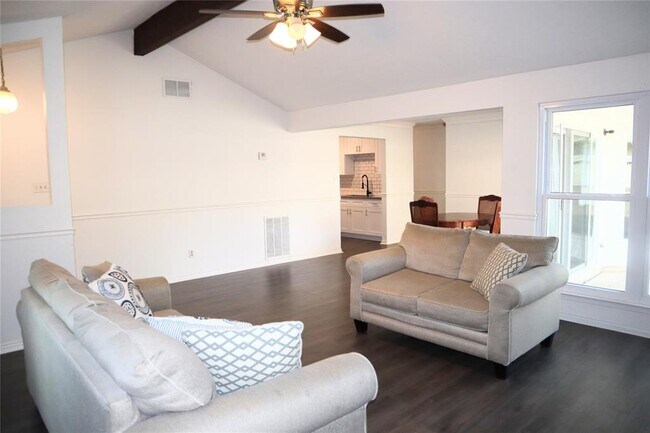 Building Photo - 1203 Rock Canyon Dr