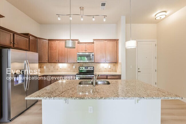 Foto del edificio - 305 Inverness Way S